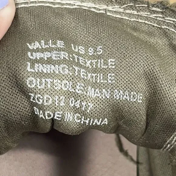 Bebé Sport Womens low Top Sneakers 9.5 Green Embroidered Y2K Inspired Boho - Picture 8 of 8